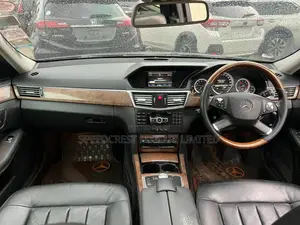 Mercedes-Benz E200 2013 Blue