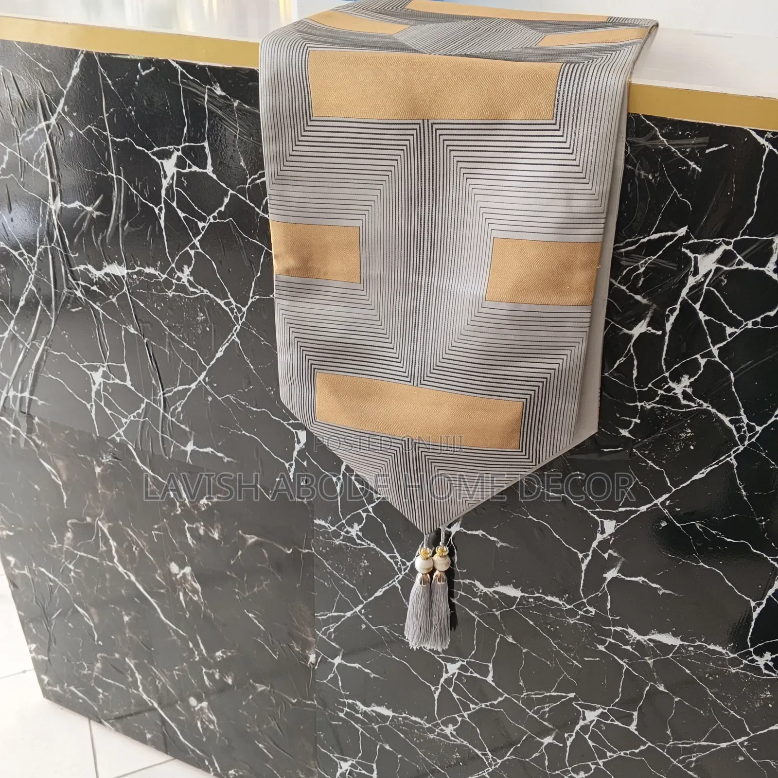 Classic Patterned Table Cloth .