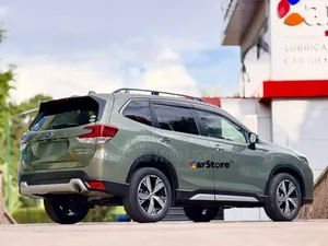 Subaru Forester Premium AWD 2019 Green