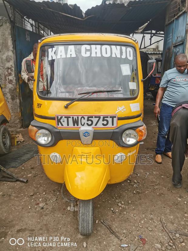Piaggio Scooter 2022 Yellow - main view