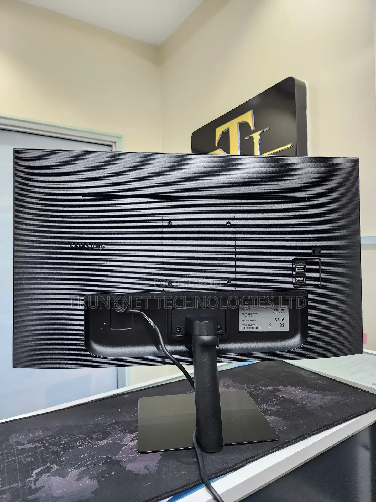 Samsung Smart Monitor M5 27′′ – Full Hd (1080p) Va Display,