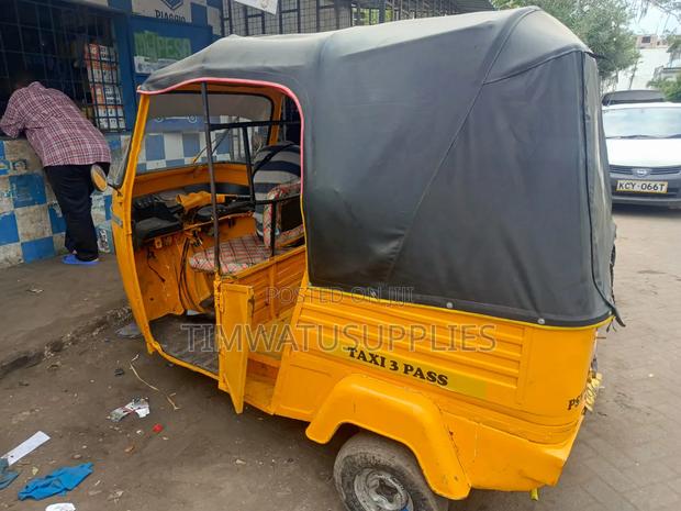 Piaggio Scooter 2022 Yellow - thumbnail 3