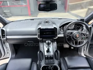 Porsche Cayenne Turbo AWD 2017 White