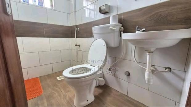Beautifully Furnished Airbnb - thumbnail 2