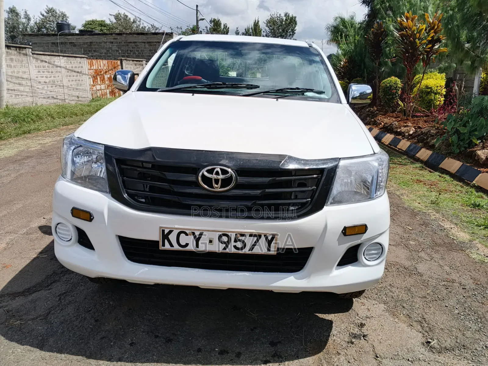 Toyota Hilux 2012 White
