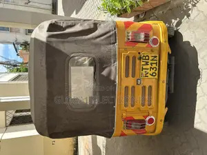 Piaggio 2017 Yellow