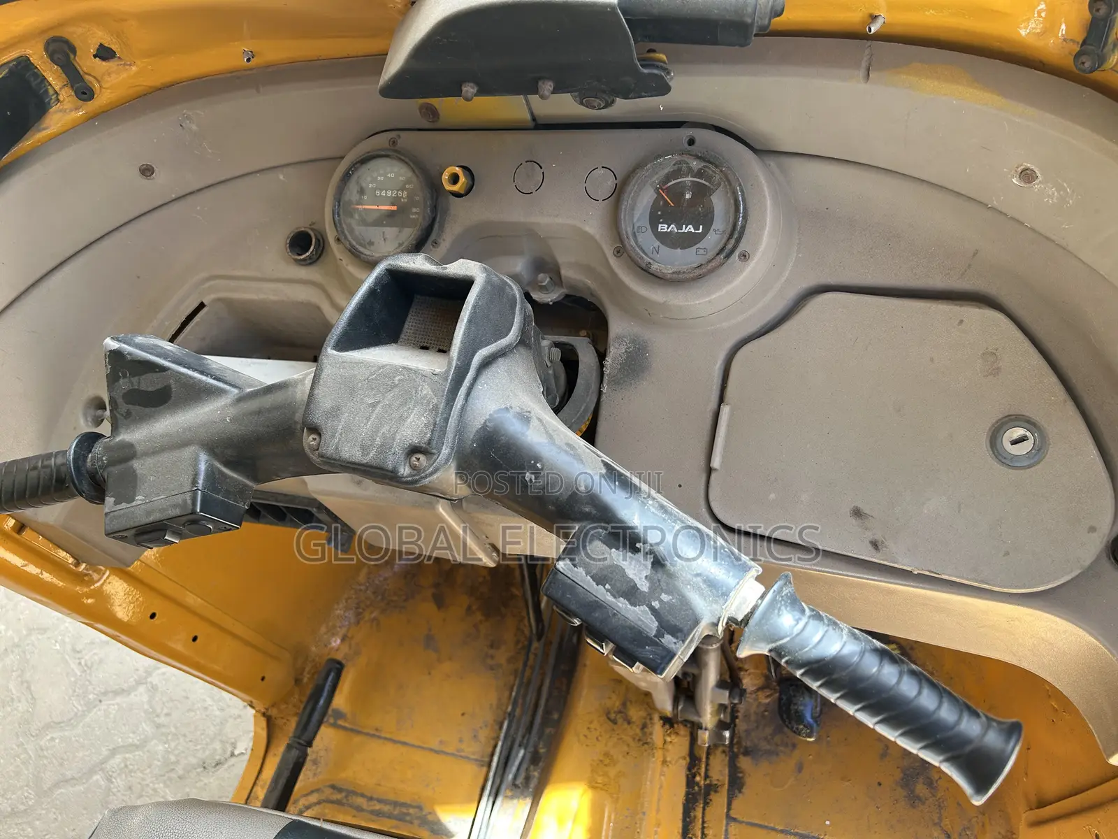 Piaggio 2017 Yellow