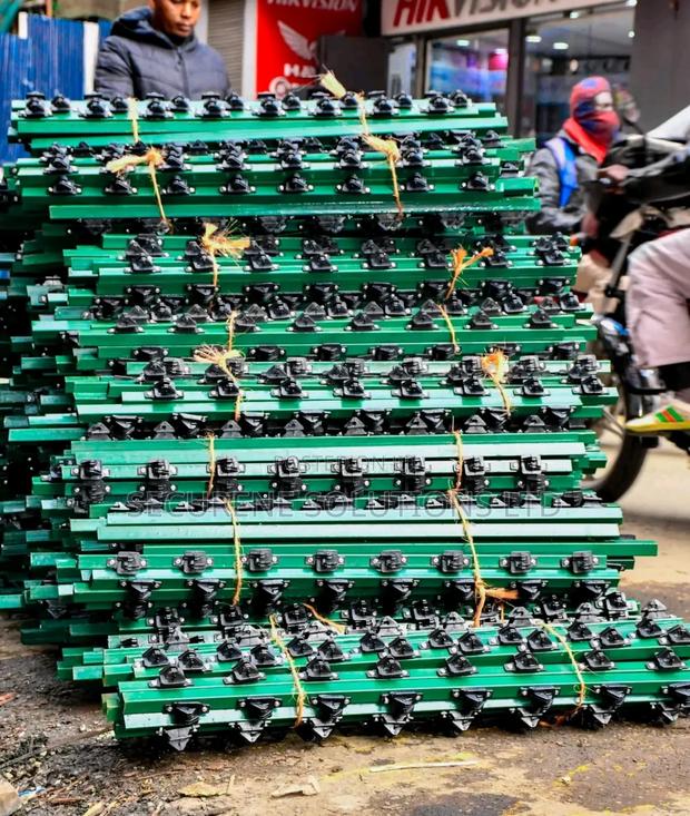 Electric Fence W Poles 8 Insulated Strands 1by1 Inch Tube 1 Meter Tall