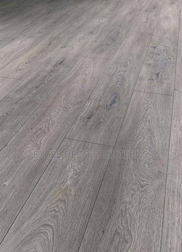 Premium SPC Floor Planks for Indoor Flooring in Home and Office