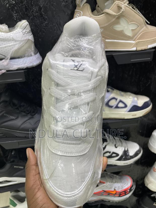 Louis Vuitton Classic Sneakers - thumbnail 2