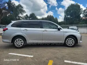 Toyota Corolla Fielder 1.5 Hybrid FWD 2019 Silver