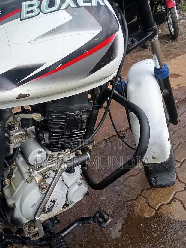 Bajaj Boxer 150 UG 2021 White - main view