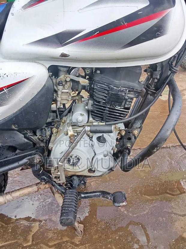 Bajaj Boxer 150 UG 2021 White - thumbnail 4