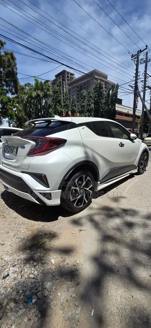 Toyota C-HR LE FWD 2019 White