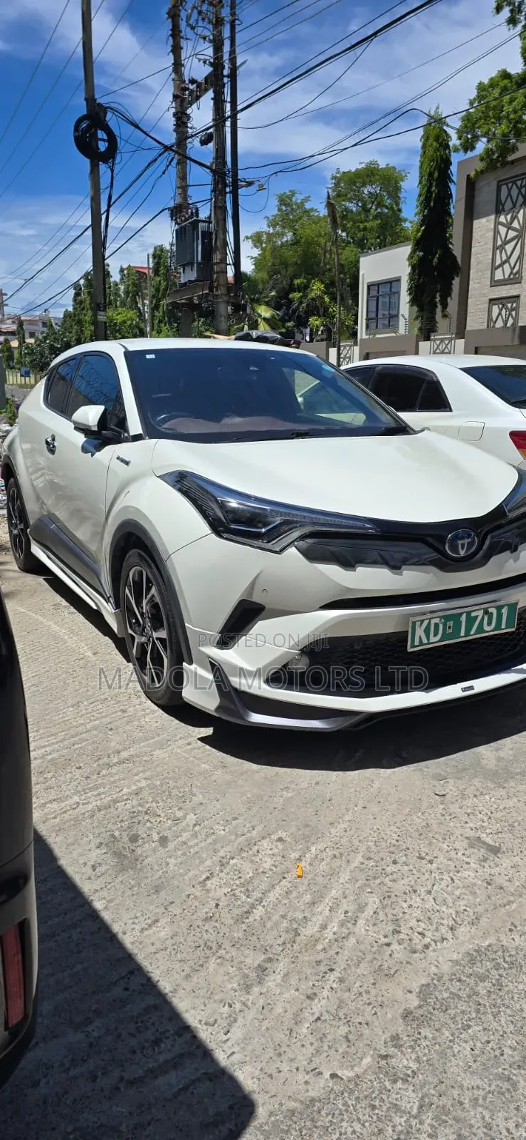 Toyota C-HR LE FWD 2019 White