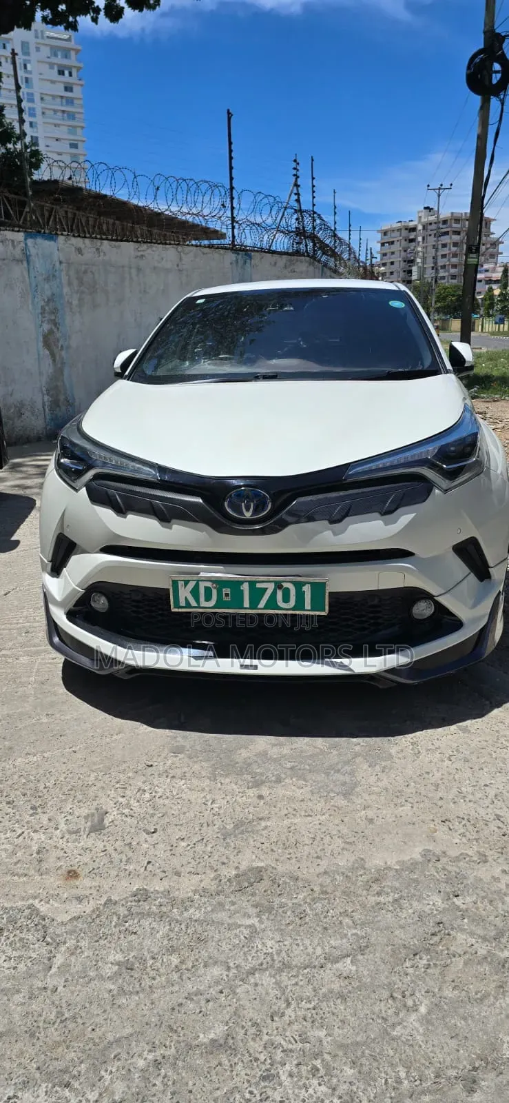 Toyota C-HR LE FWD 2019 White