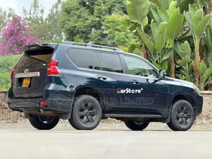 Toyota Land Cruiser Prado 2.8 2018 Blue