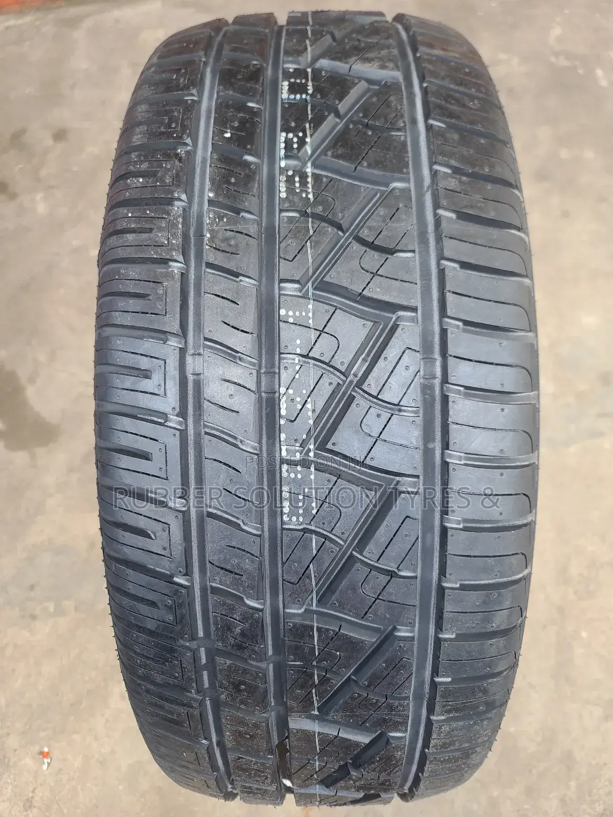 275 /55 R17 Maxxis Tyres 109v Escapade Euc