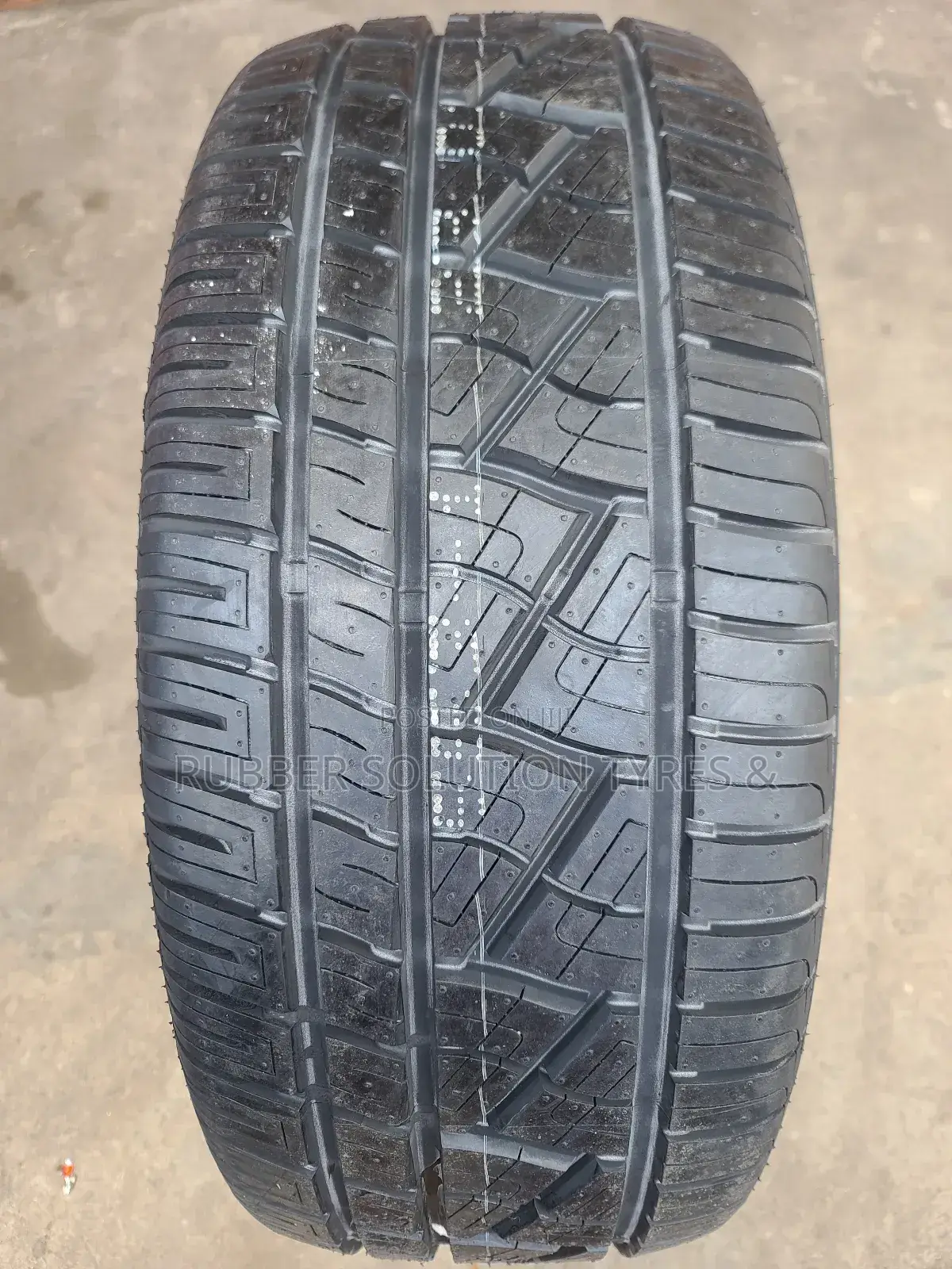 275 /55 R17 Maxxis Tyres 109v Escapade Euc