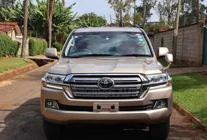 Toyota Land Cruiser 4.6 V8 ZX 2018 Gold