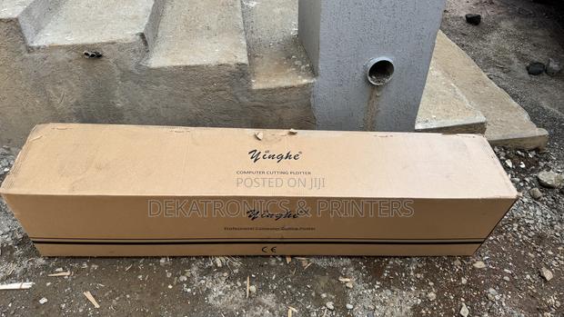 4ft Contour Cutting Plotter With Signmaster Software - thumbnail 3