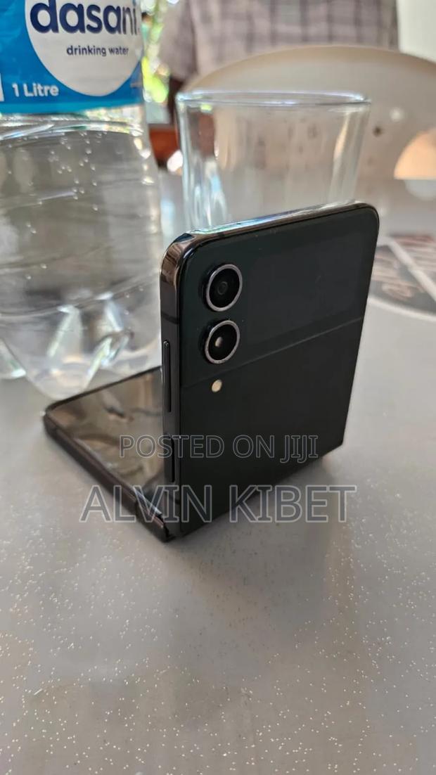 Samsung Galaxy Z Flip4 128 GB Black