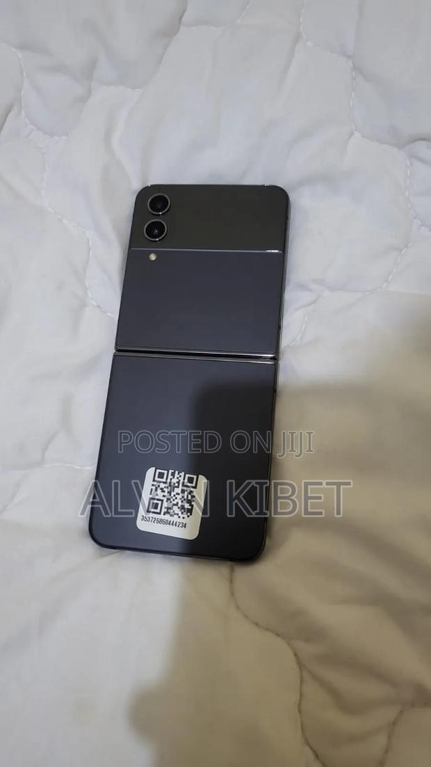 Samsung Galaxy Z Flip4 128 GB Black - thumbnail 5