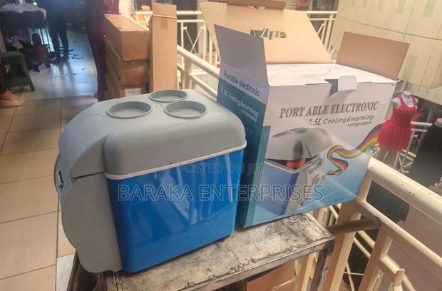 Portable Electronic 7.5l Refrigerator
