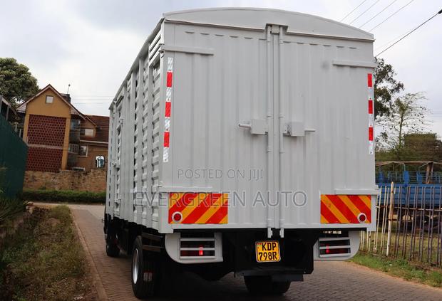 2023 Isuzu FRR - thumbnail 3