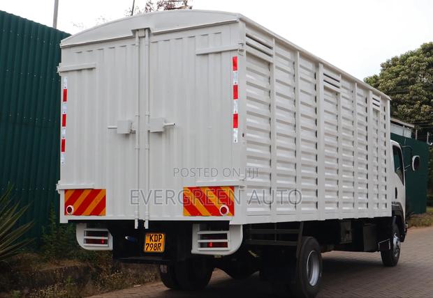 2023 Isuzu FRR - thumbnail 5