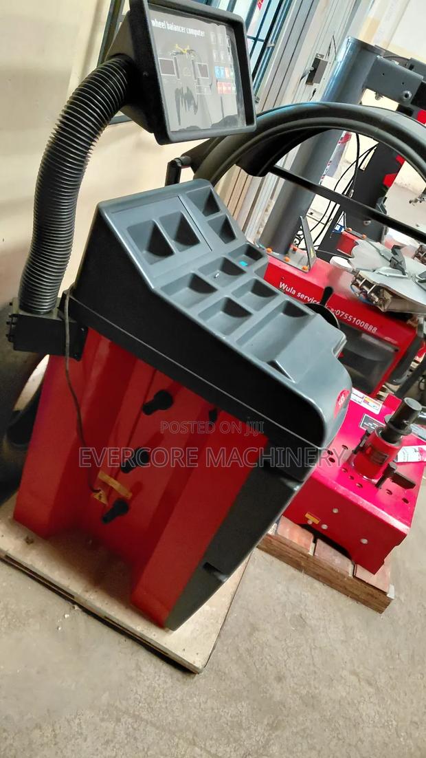 Automatic Wheel Balancer Machine S-828 Heavy Duty .