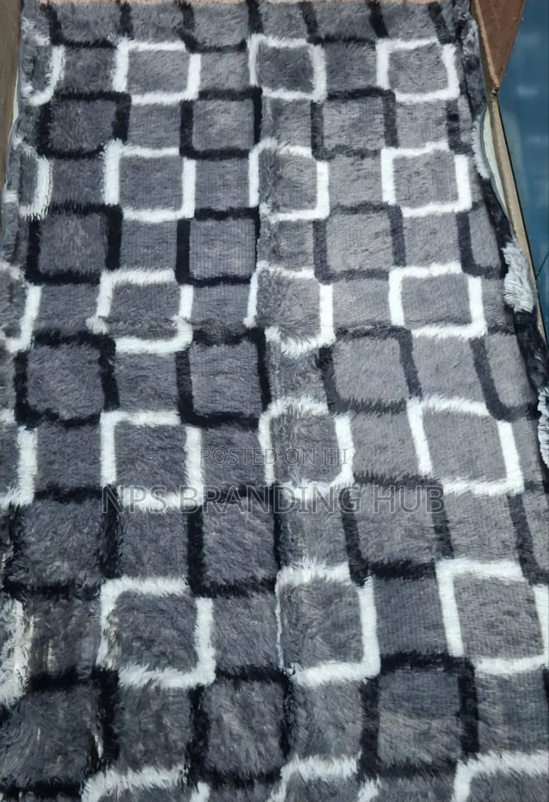 Fluffy Bedside Carpets Size: 4*6 (90*200cm) Sk