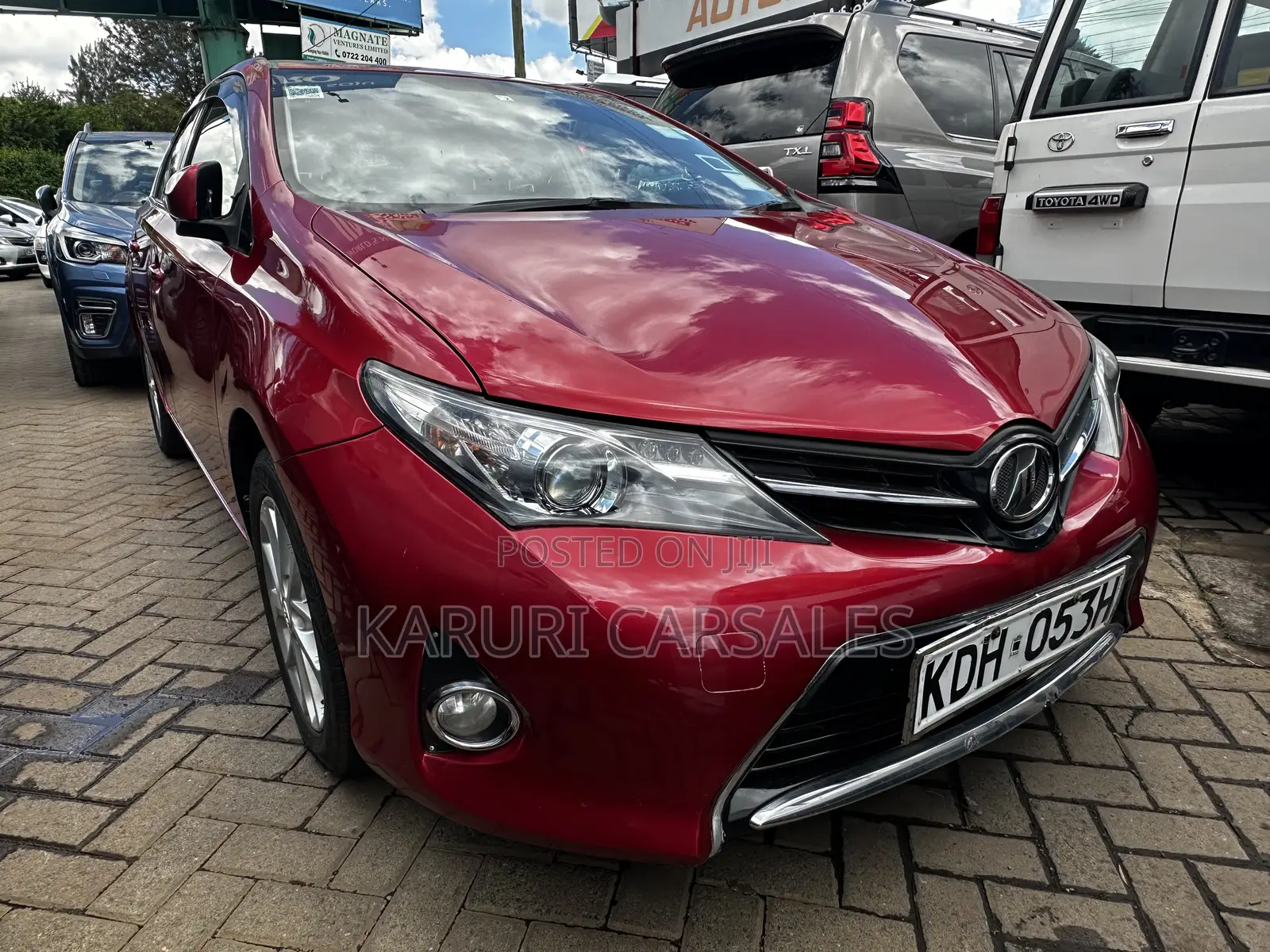 Toyota Auris 2014 Red