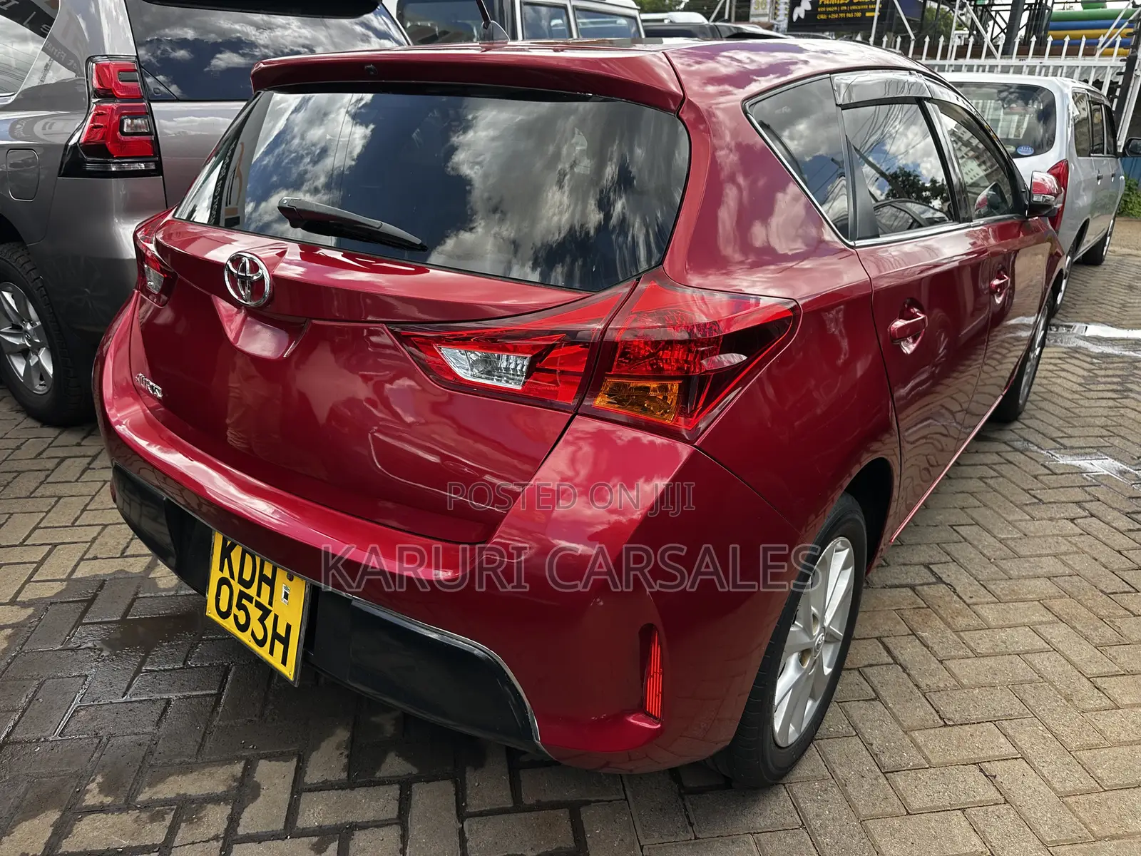 Toyota Auris 2014 Red