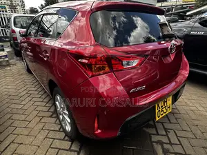 Toyota Auris 2014 Red