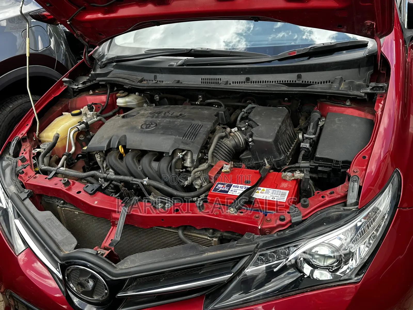 Toyota Auris 2014 Red