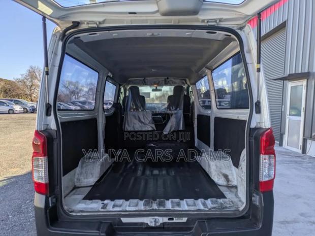 Nissan Caravan (Urvan) 2019 White - thumbnail 4