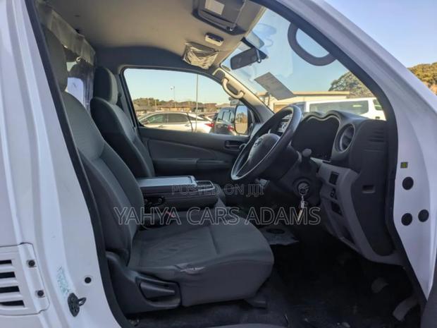 Nissan Caravan (Urvan) 2019 White - thumbnail 7
