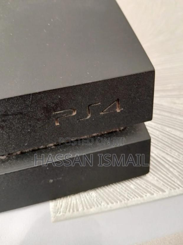 Ps4 Pro Mint Condition - thumbnail 3