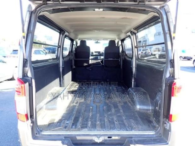 Nissan Caravan (Urvan) 2019 Grey - thumbnail 6