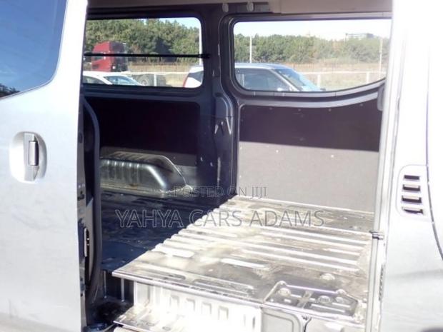 Nissan Caravan (Urvan) 2019 Grey - thumbnail 7