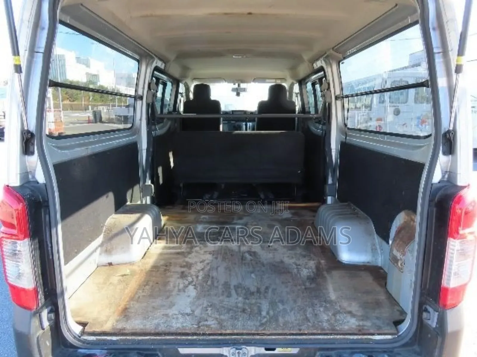 Nissan Caravan (Urvan) 2019 Silver