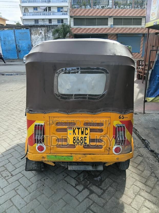 Bajaj RE 2024 Yellow - thumbnail 2