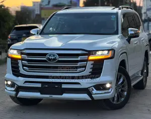 Toyota Land Cruiser LC300 2023 White