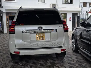 Toyota Land Cruiser Prado 2.8 2018 White