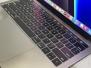 Laptop Apple MacBook Pro 2022 M2 8GB Apple M2 SSD 256GB