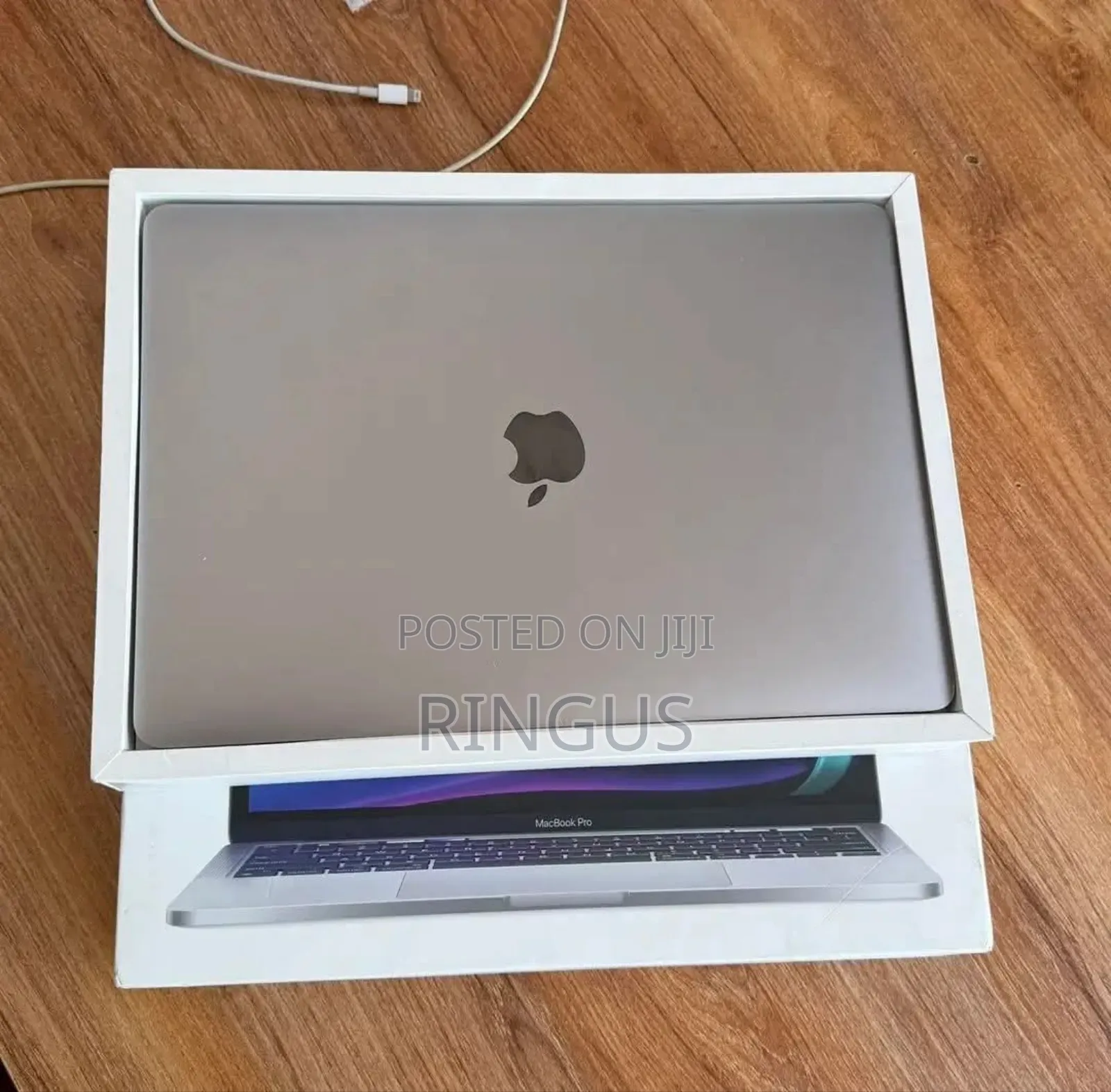 Laptop Apple MacBook Pro 2022 M2 8GB Apple M2 SSD 256GB