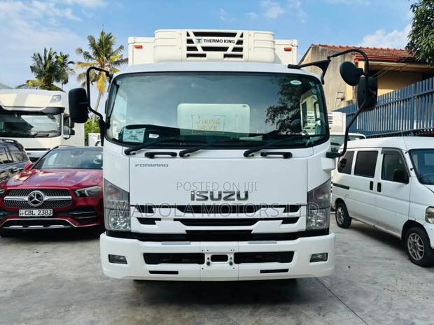 Isuzu Forward 20feet Truck - thumbnail 2