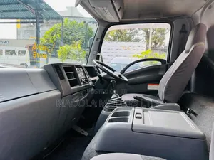 Isuzu Forward 20feet Truck