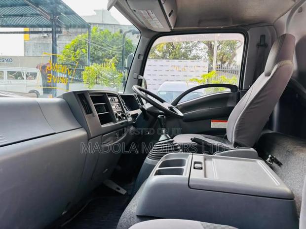 Isuzu Forward 20feet Truck - thumbnail 5